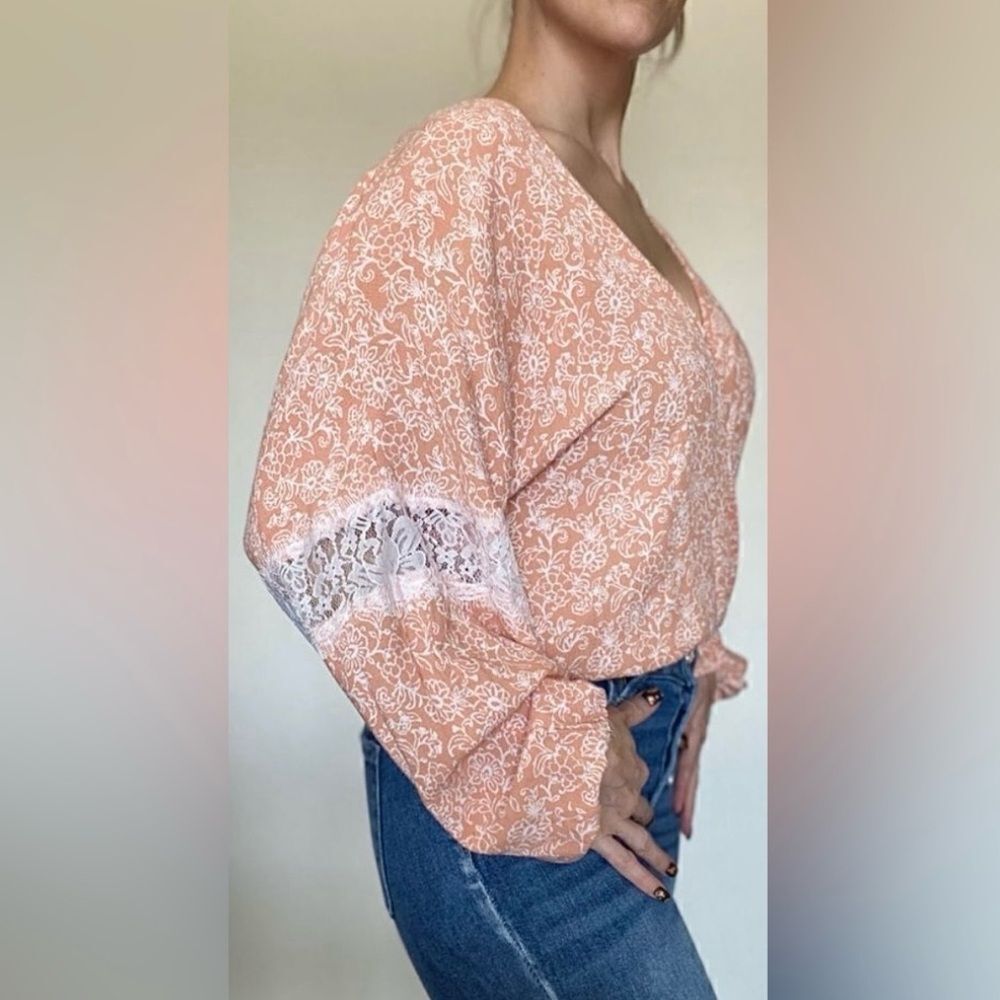Daytrip Surplice Top Peach Floral Boho Lace Cream Small